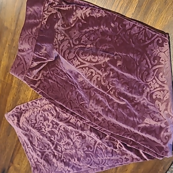 Isaac Mizrahi Live Women's Luxe Velour Pants Rich Burgundy Color 3X Size - Picture 2 of 5